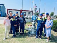 A fotón balról jobbra: Magyar Földgáztároló Zrt. képviseletében - Bukta Enikő HR szakértő, Jank József termelőmester, Szántai Diána HR vezető és Bot Marián Adrián tárolóvezető; MVM Energetikai Ágazati Képzőközpont Nonprofit Kft.-től – Csontó Réka szakképzési vezető; Jobb oldalon: a Békés Vármegyei Iparkamarától jelen volt: Kiss Ferenc szakértő, illetve Fabiszné Pántya Erika – duális képzési tanácsadó valamint a BSZC Vásárhelyi Pál Technikum és Kollégium képviseletében Veres Zsolt.